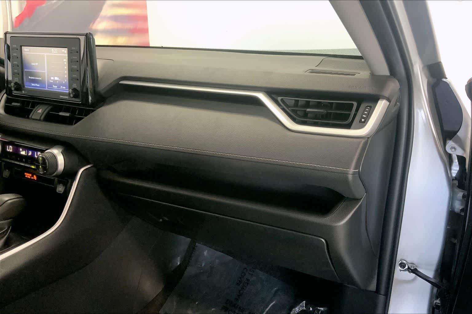 Thumbnail: 2022 Toyota RAV4 - 21