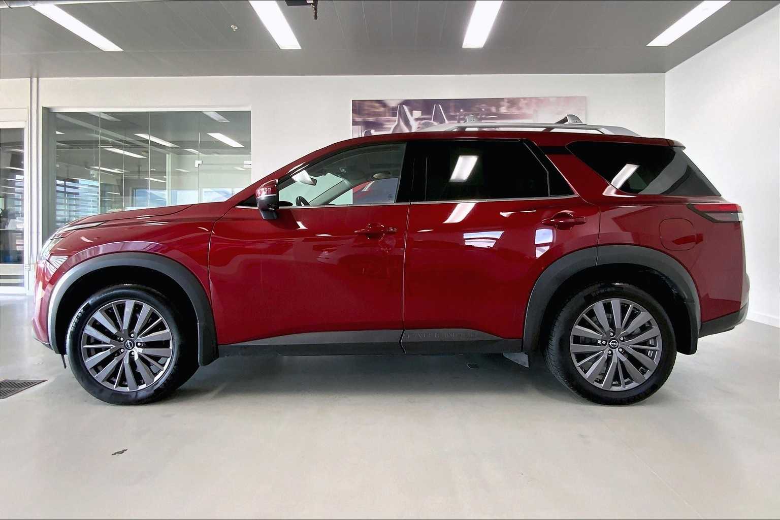 Thumbnail: 2023 Nissan Pathfinder - 3