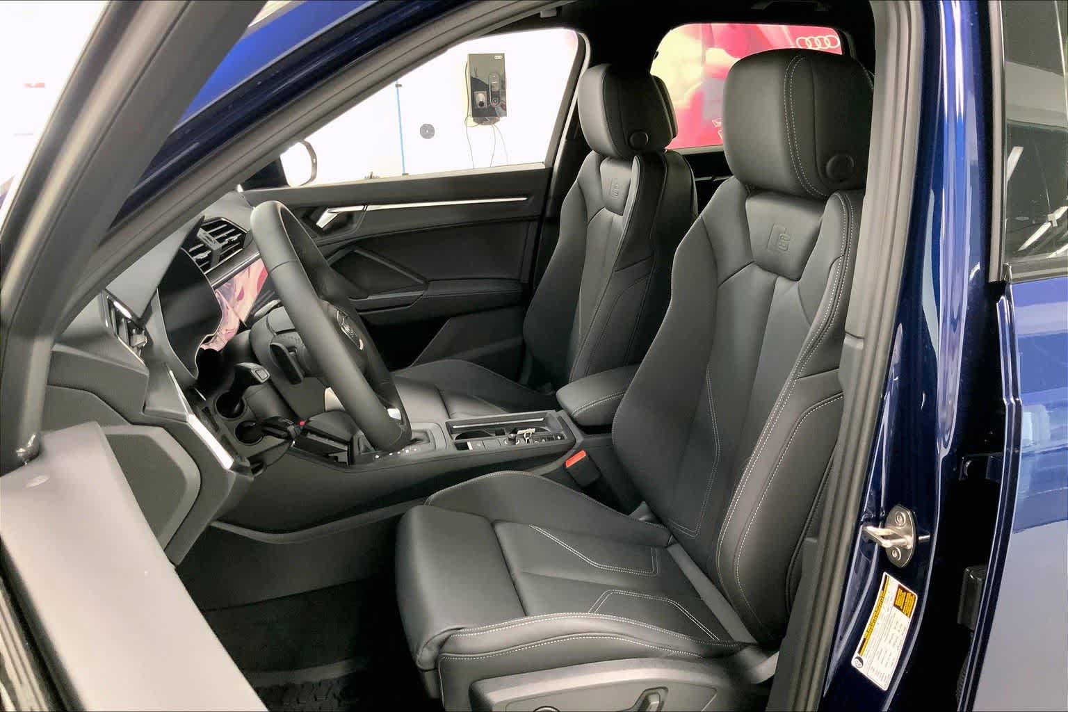 Thumbnail: 2025 Audi Q3 - 10