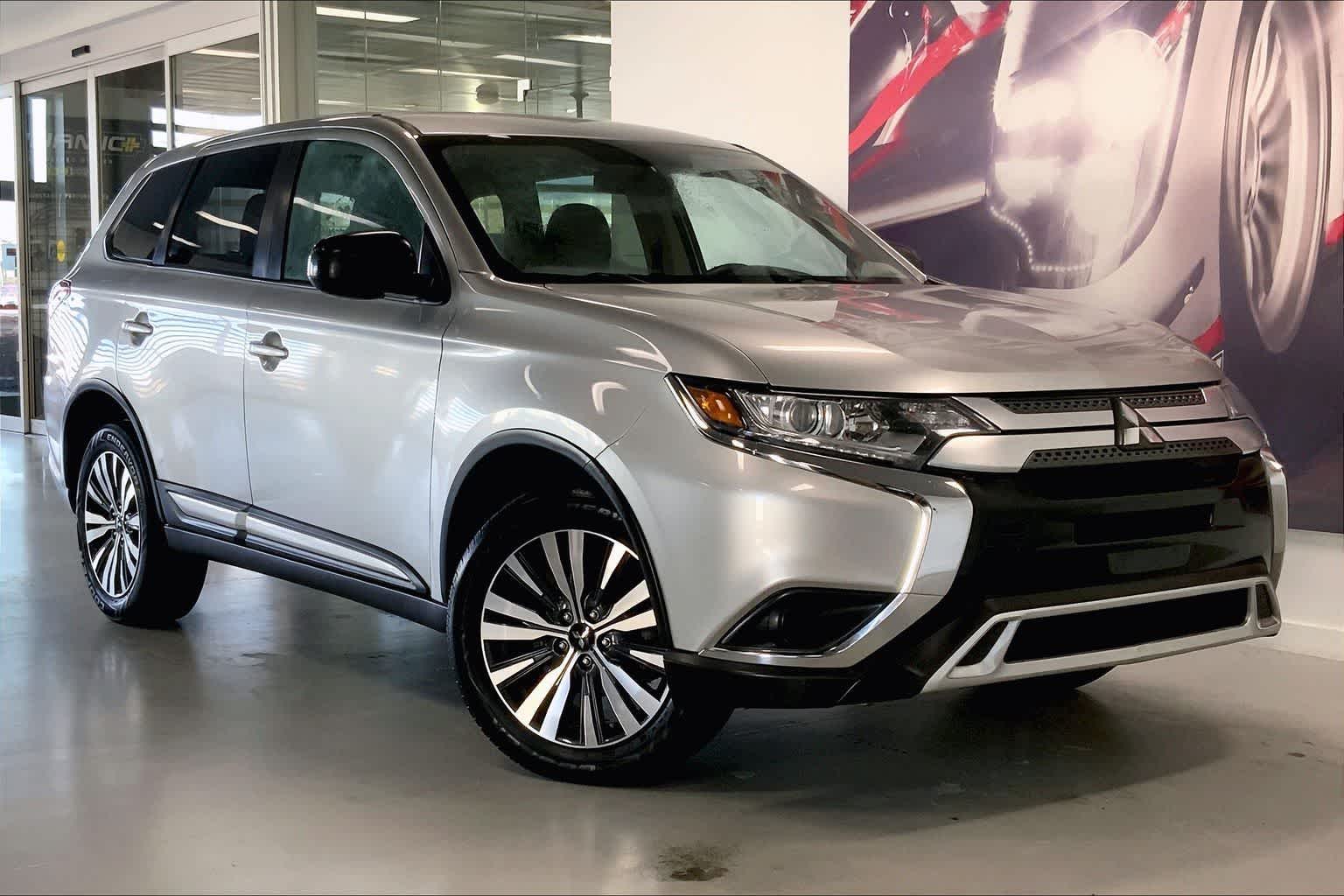 Thumbnail: 2020 Mitsubishi Outlander - 19