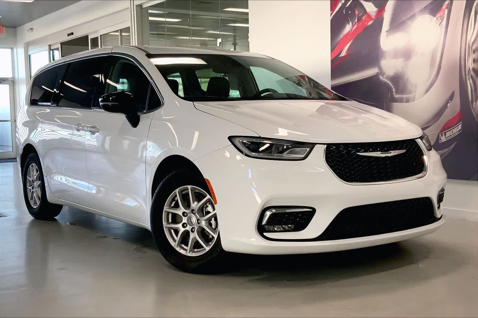 Thumbnail: 2024 Chrysler Pacifica - 18