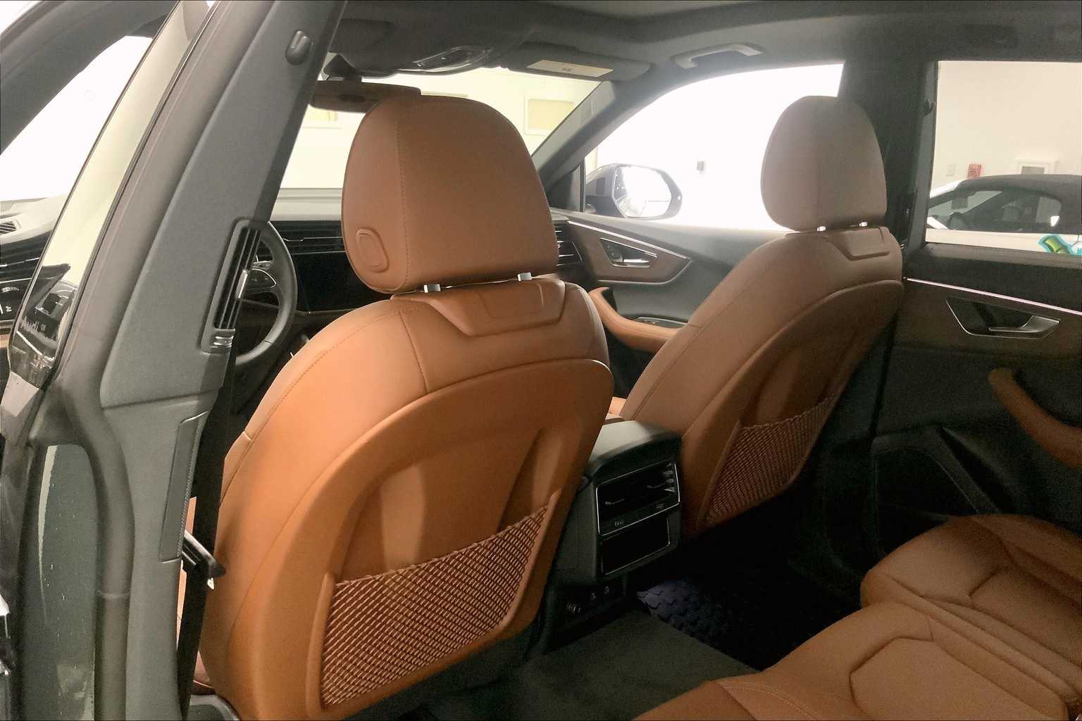 Thumbnail: 2026 Audi Q8 - 12