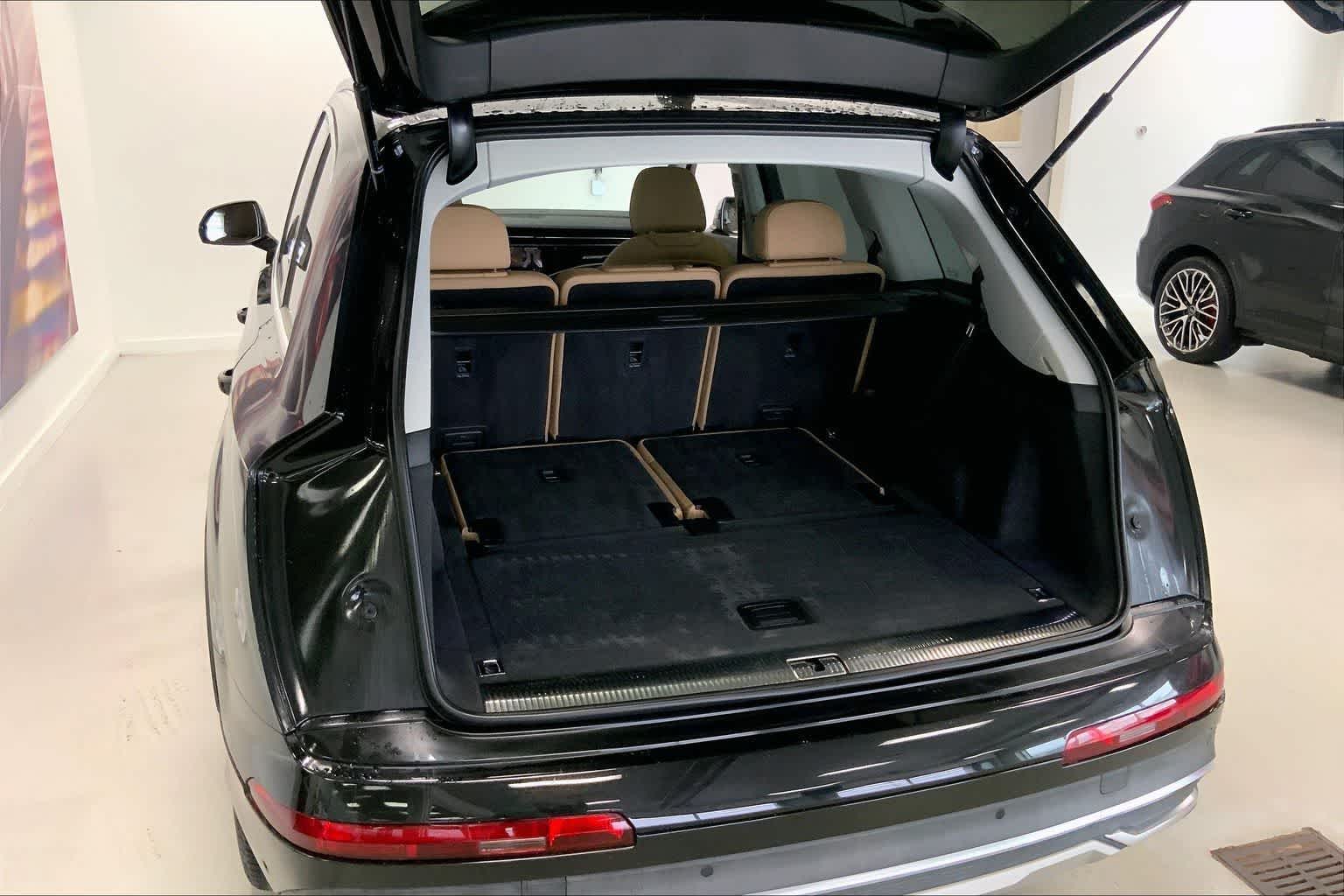 Thumbnail: 2022 Audi Q7 - 16