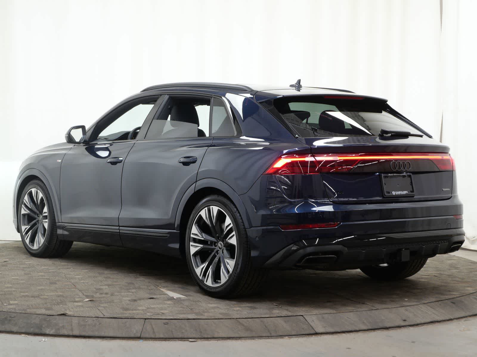 Thumbnail: 2026 Audi Q8 - 4