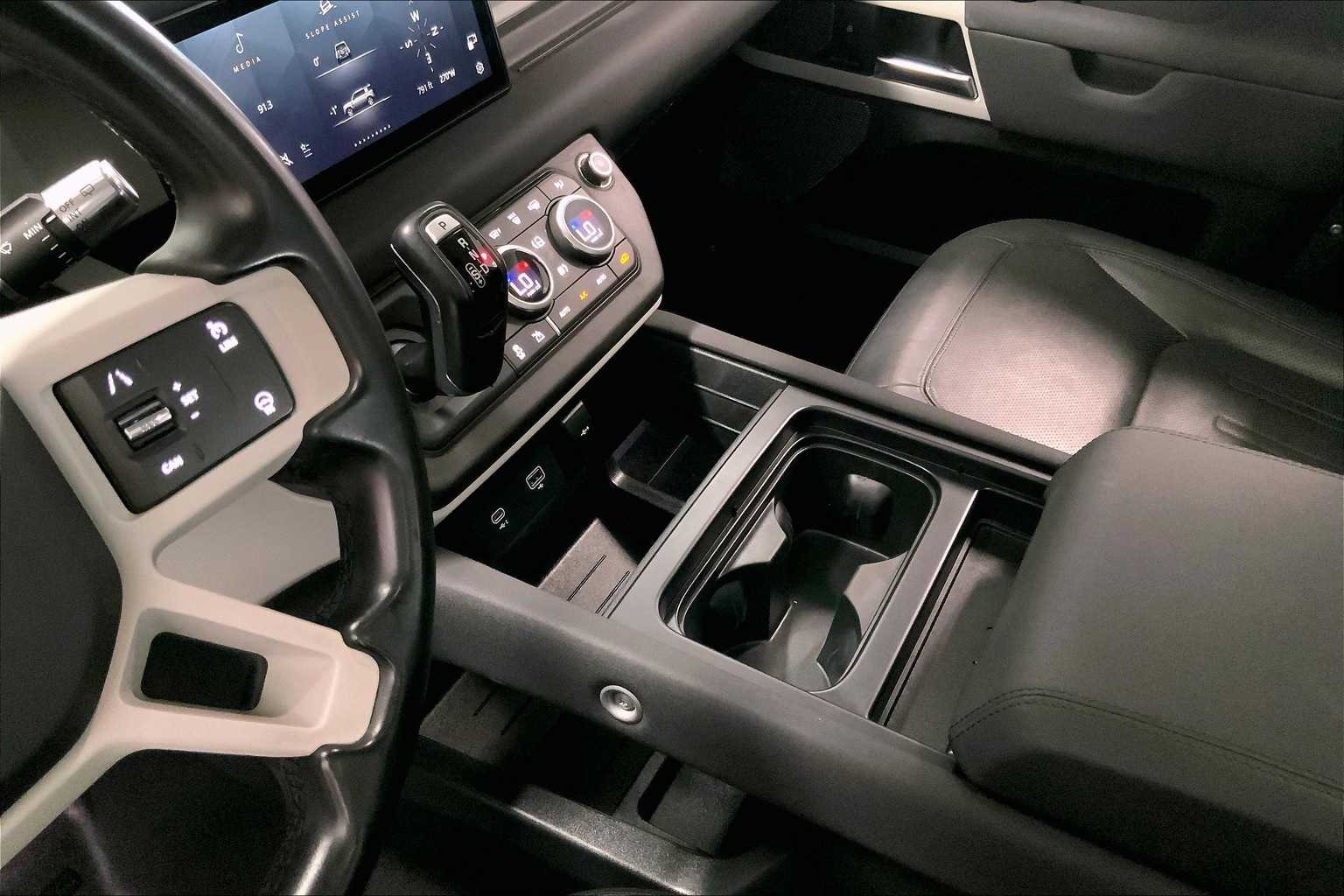Thumbnail: 2022 Land Rover Defender - 15