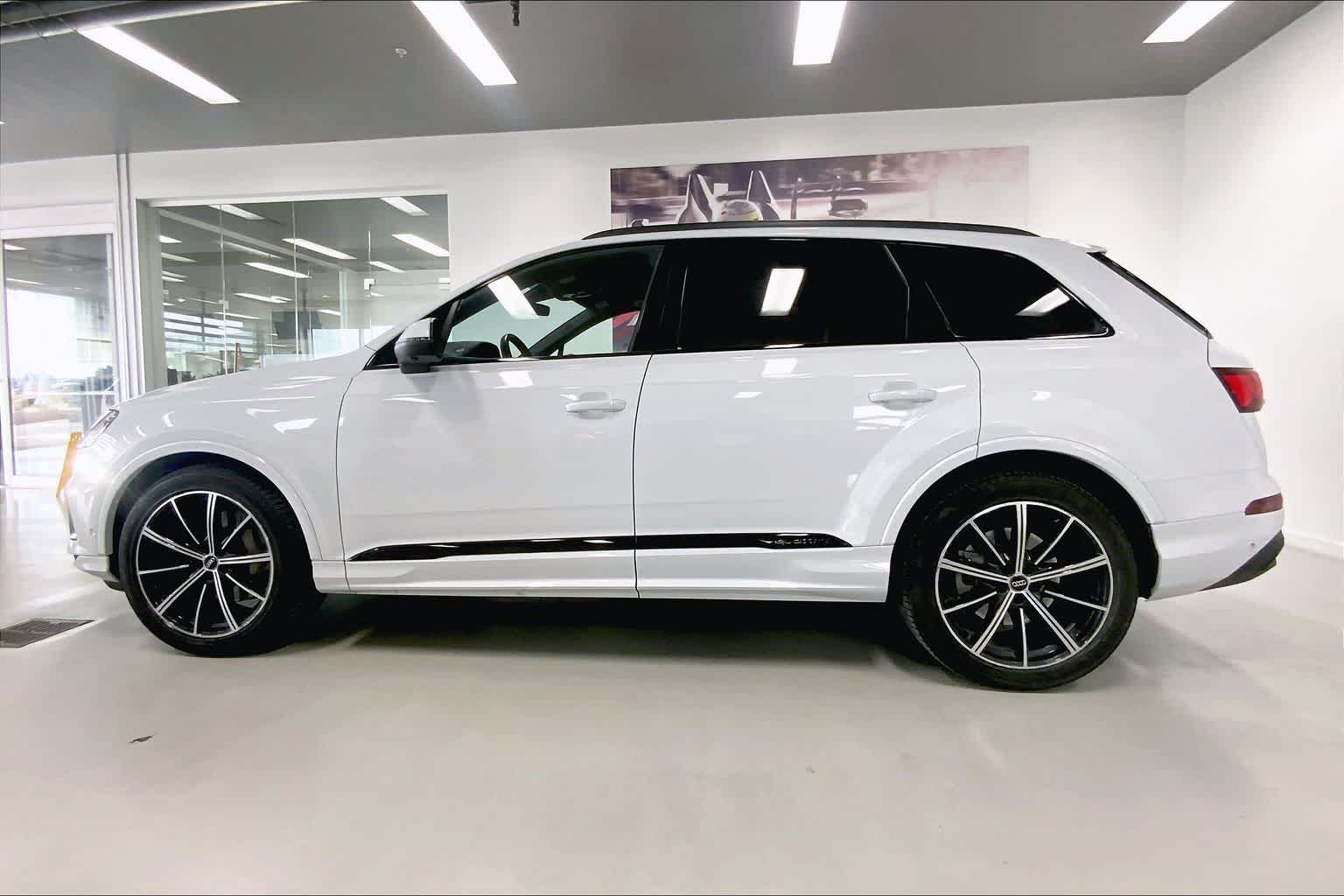 Thumbnail: 2020 Audi Q7 - 3