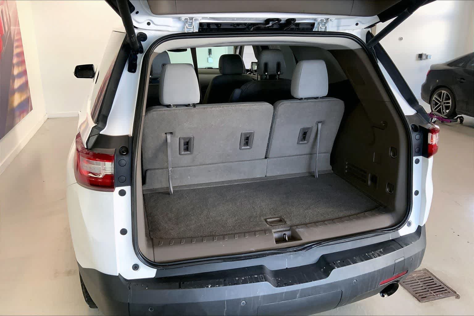 Thumbnail: 2018 Chevrolet Traverse - 16