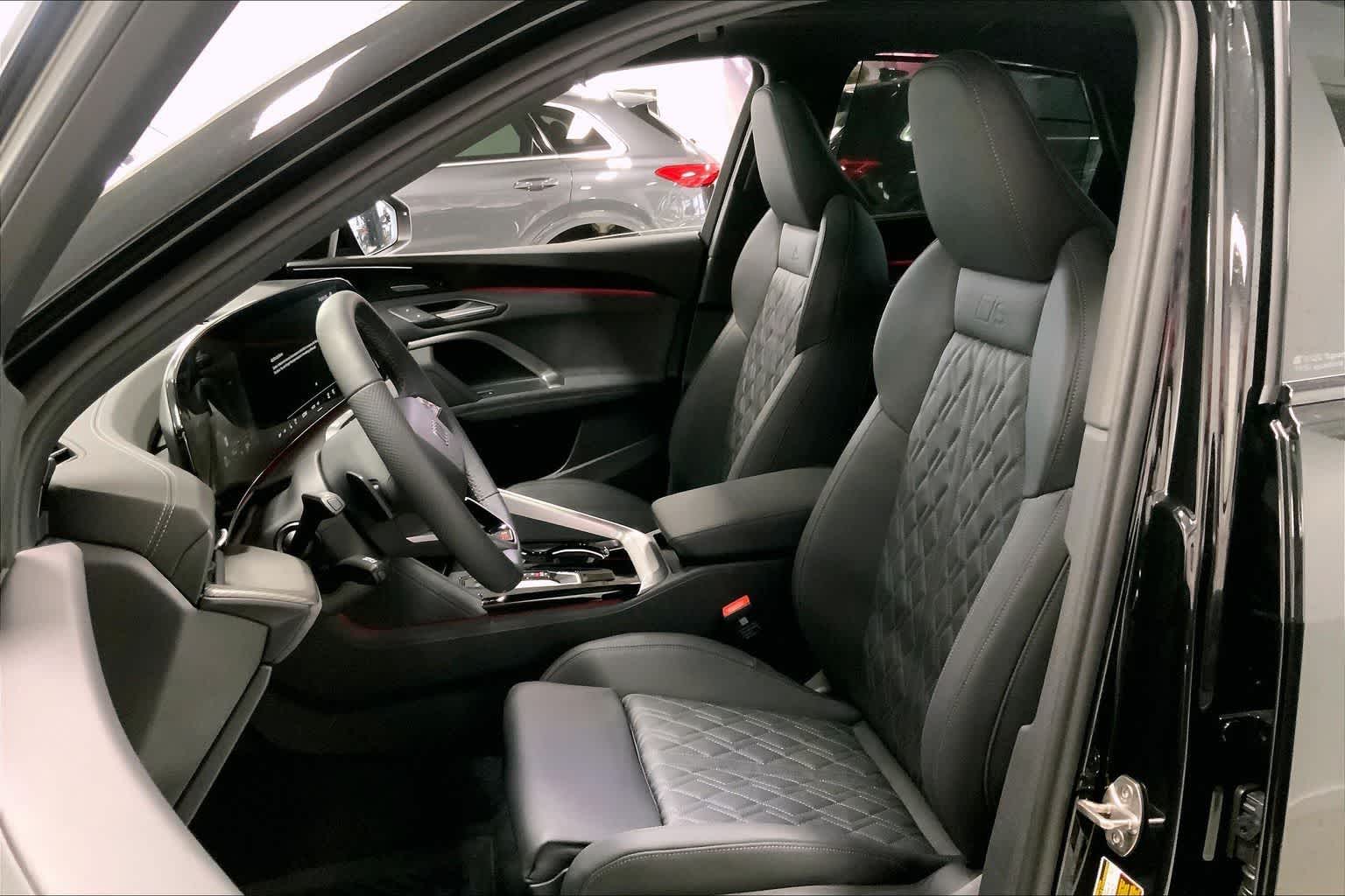 Thumbnail: 2025 Audi SQ5 - 10