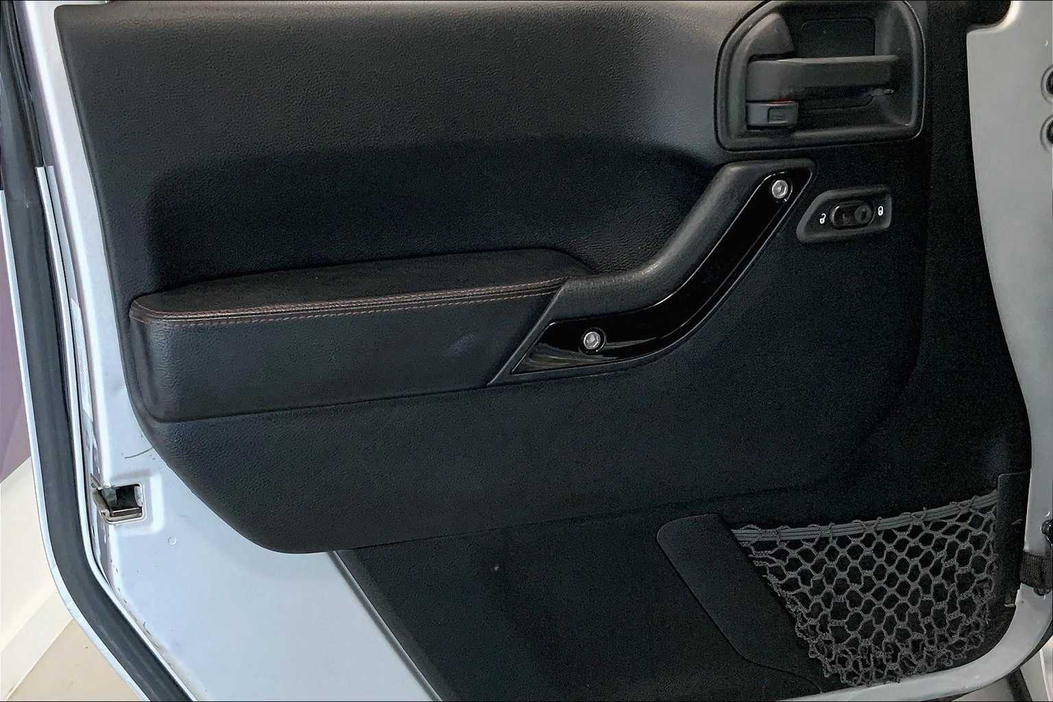 Thumbnail: 2012 Jeep Wrangler - 23