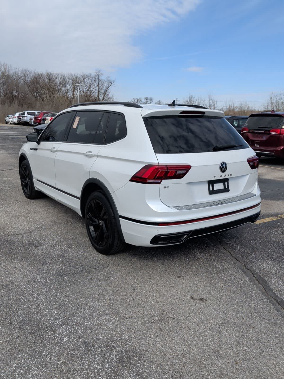 Thumbnail: 2023 Volkswagen Tiguan - 3