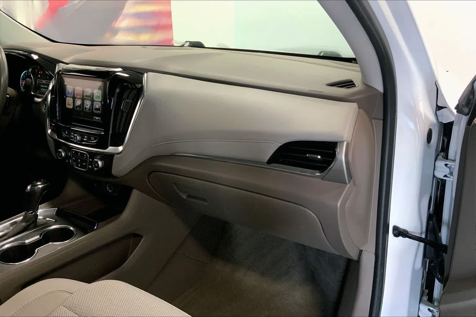 Thumbnail: 2018 Chevrolet Traverse - 19