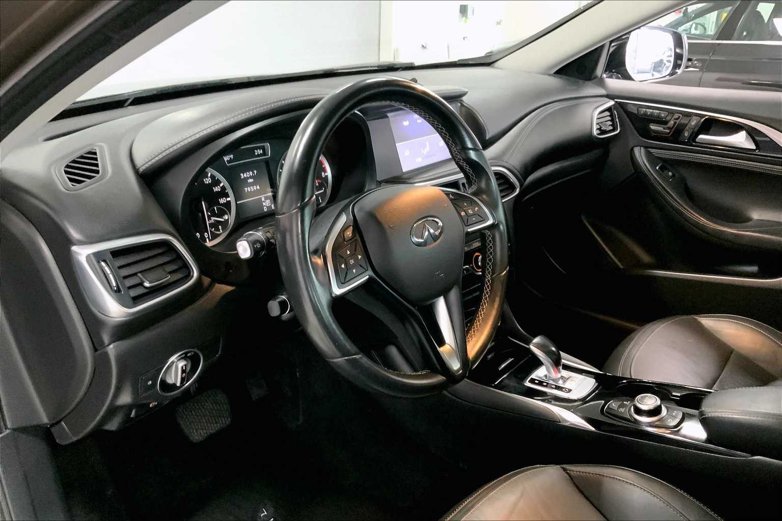 Thumbnail: 2017 INFINITI QX30 - 2