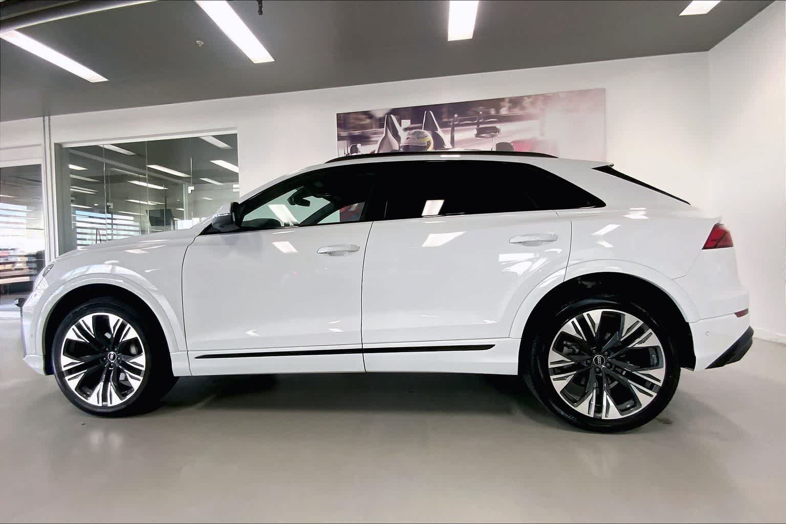 Thumbnail: 2025 Audi Q8 - 3
