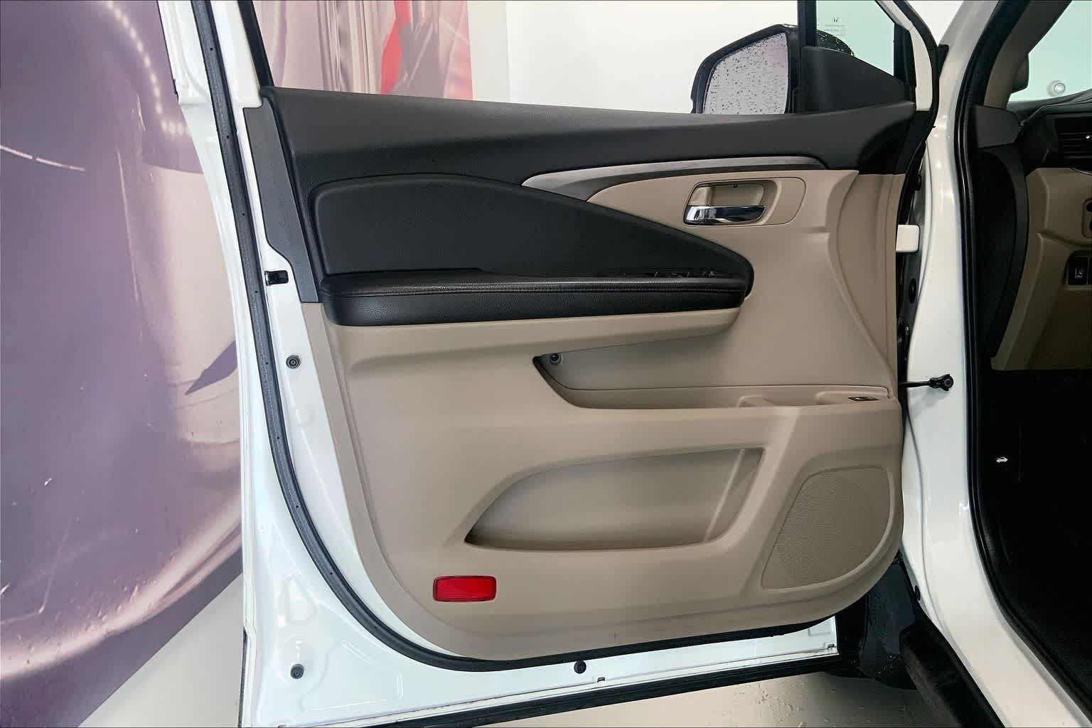 Thumbnail: 2016 Honda Pilot - 24