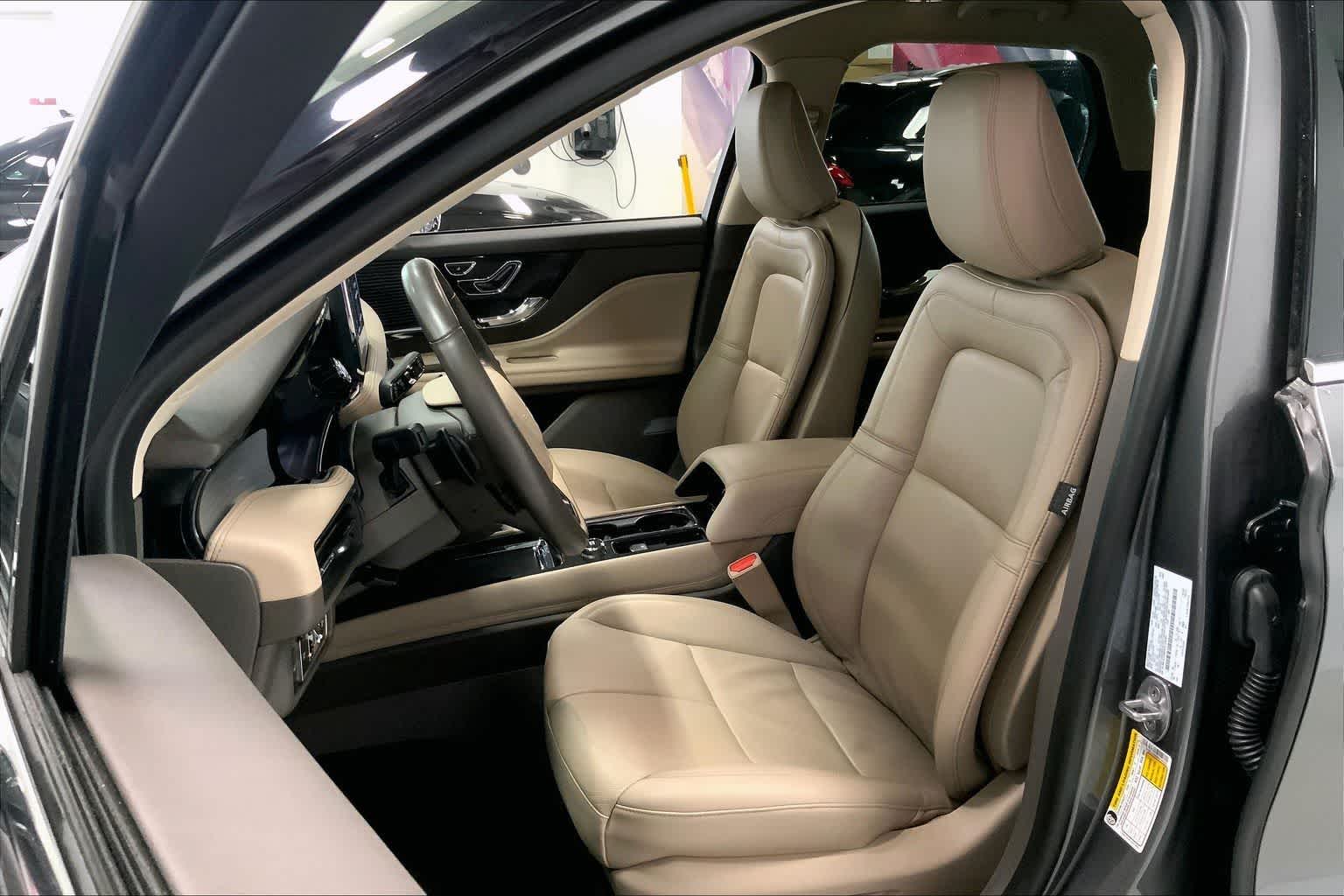 Thumbnail: 2022 Lincoln Corsair - 9