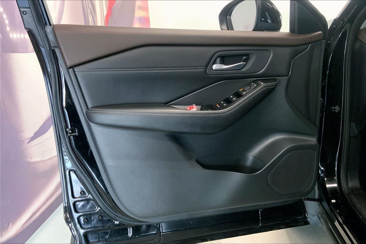 Thumbnail: 2023 Nissan Rogue - 24