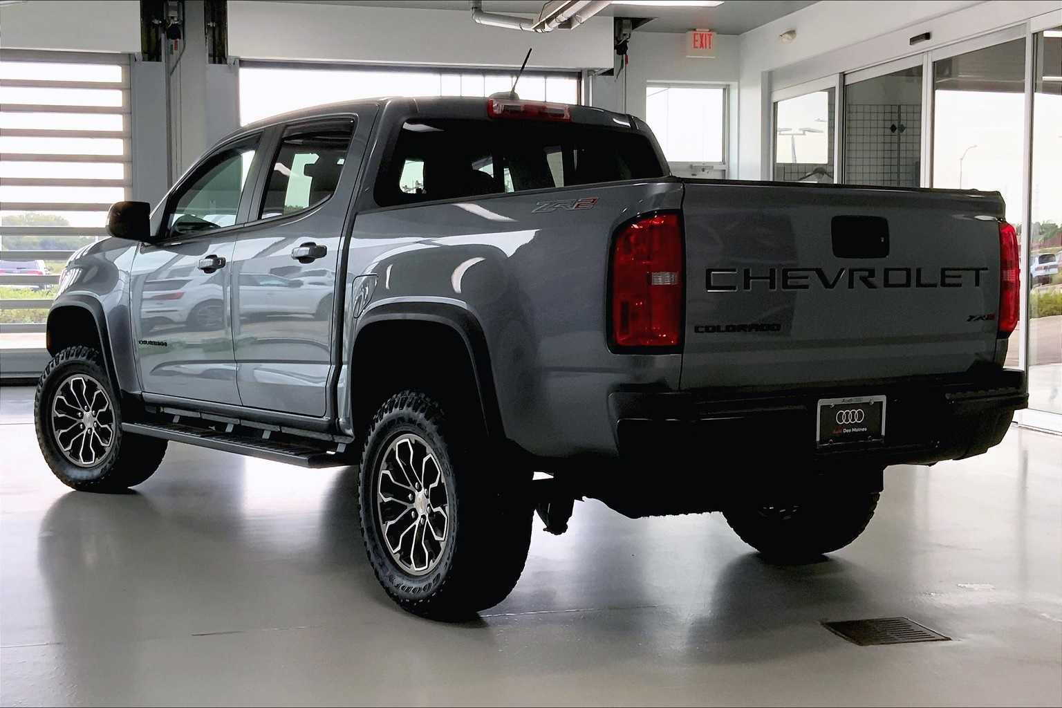 Thumbnail: 2022 Chevrolet Colorado - 4