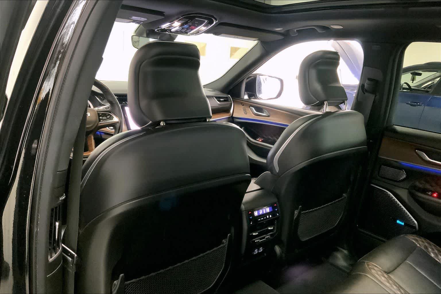 Thumbnail: 2022 Jeep Grand Cherokee - 11