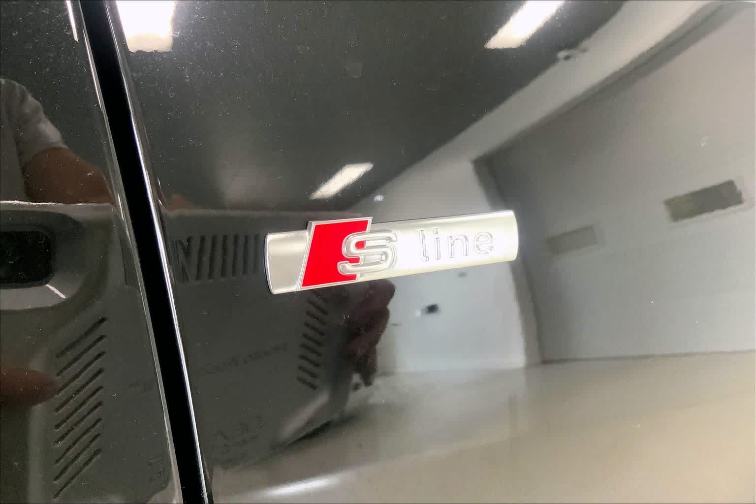 Thumbnail: 2026 Audi Q8 - 7