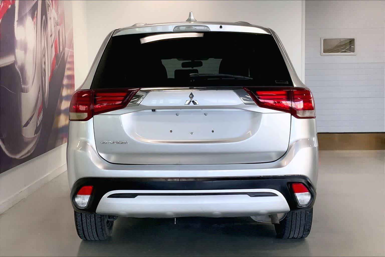 Thumbnail: 2020 Mitsubishi Outlander - 5