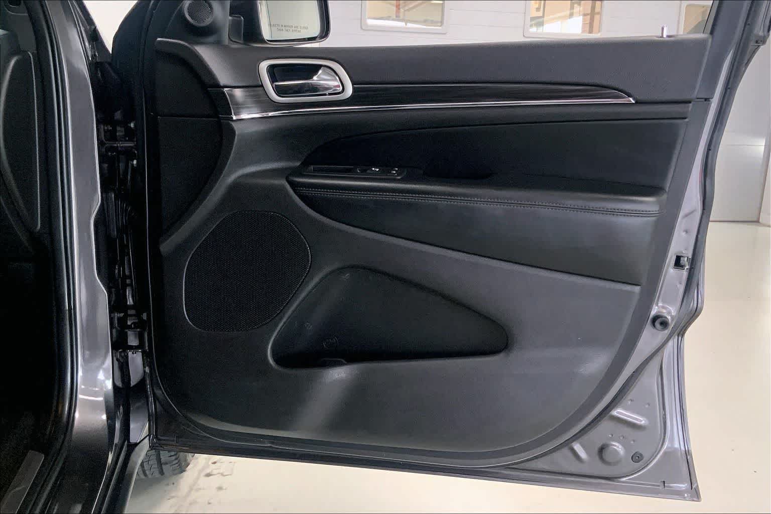 Thumbnail: 2019 Jeep Grand Cherokee - 25