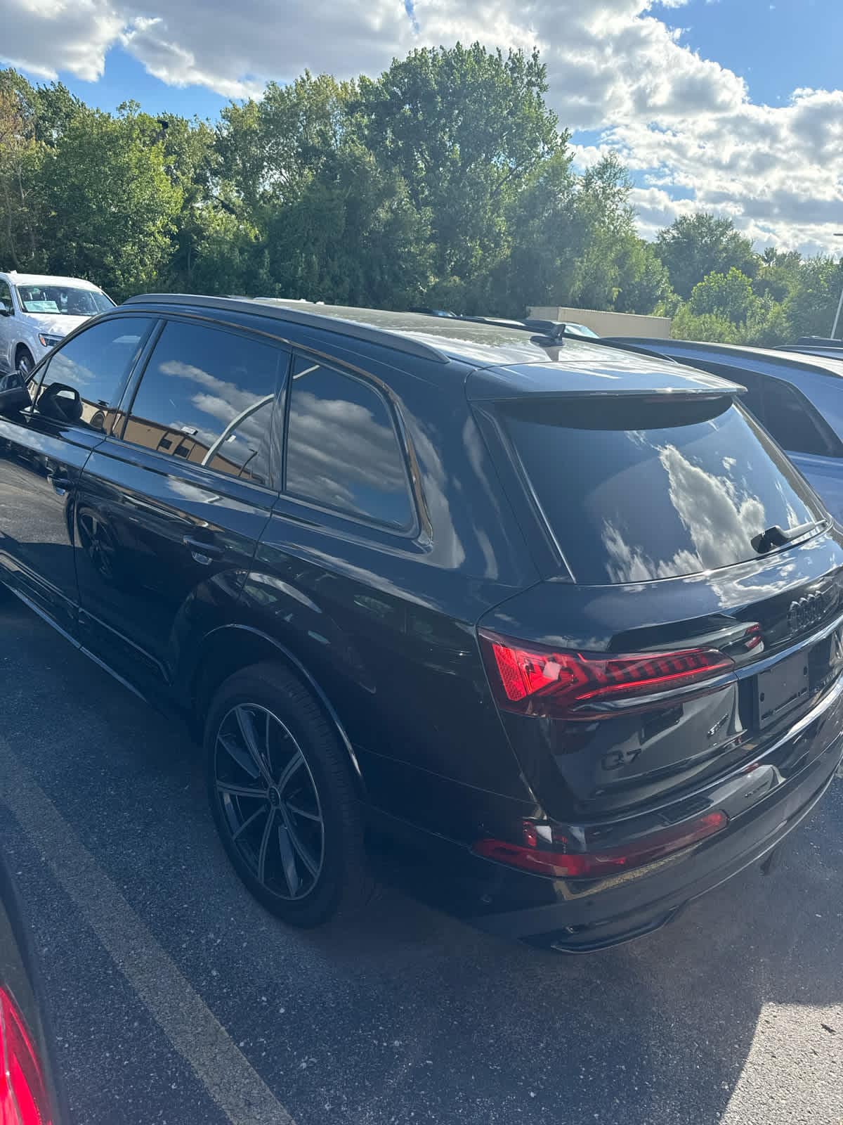 Thumbnail: 2023 Audi Q7 - 3