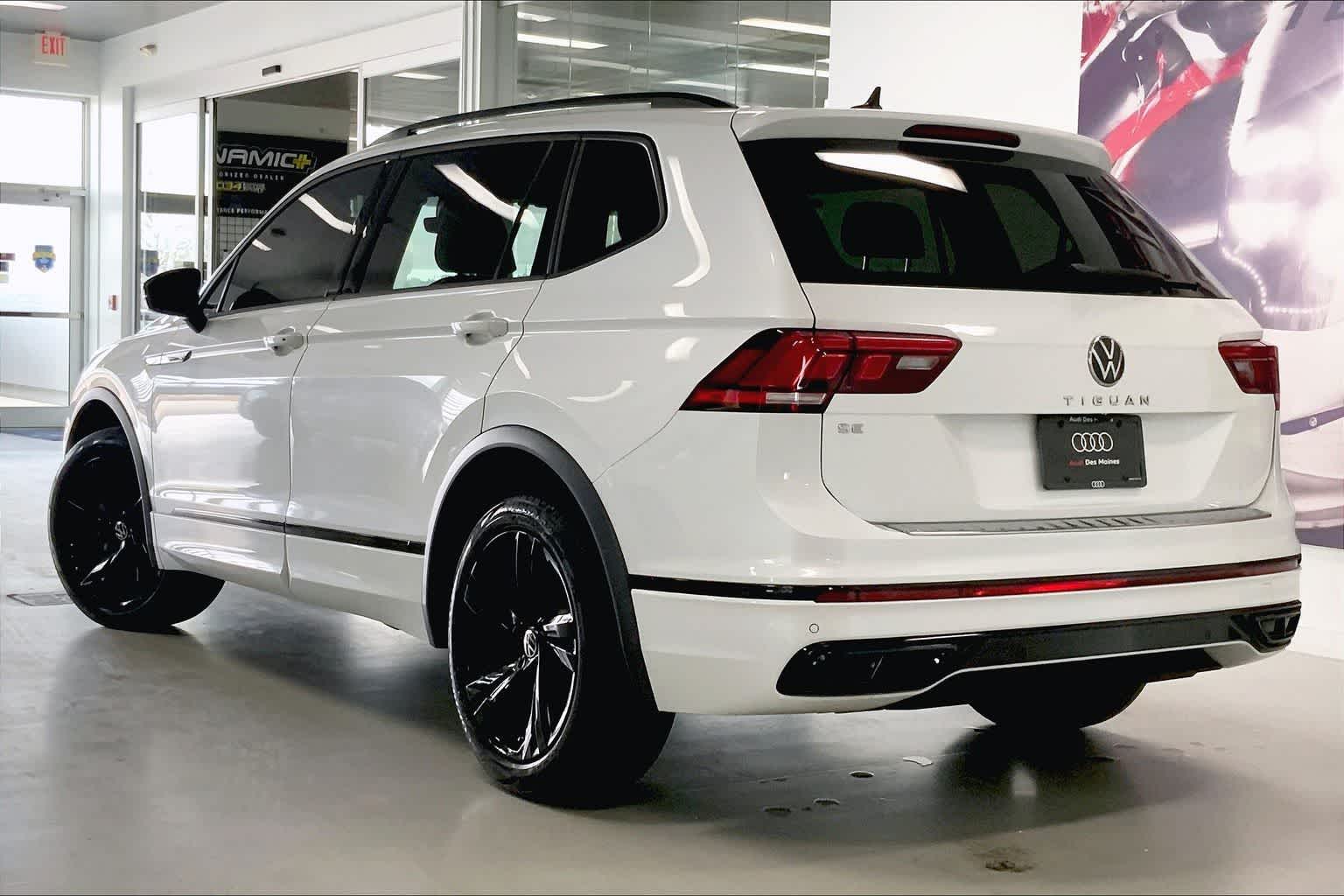 Thumbnail: 2023 Volkswagen Tiguan - 4