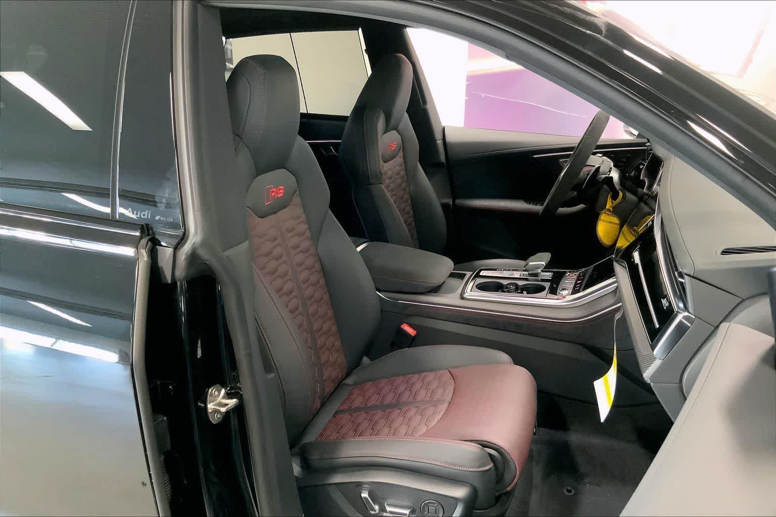 Thumbnail: 2026 Audi RS Q8 - 14