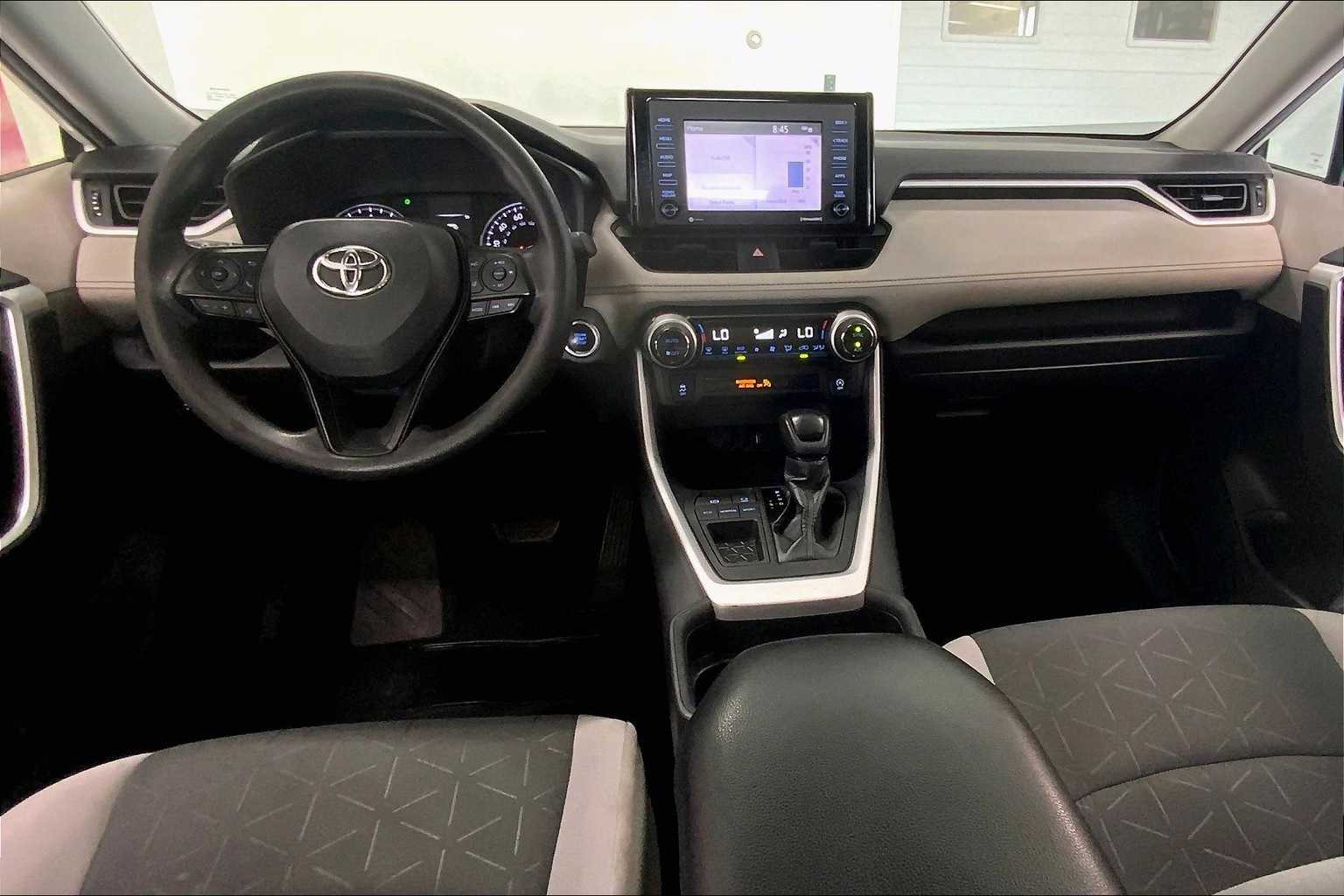 Thumbnail: 2021 Toyota RAV4 - 8
