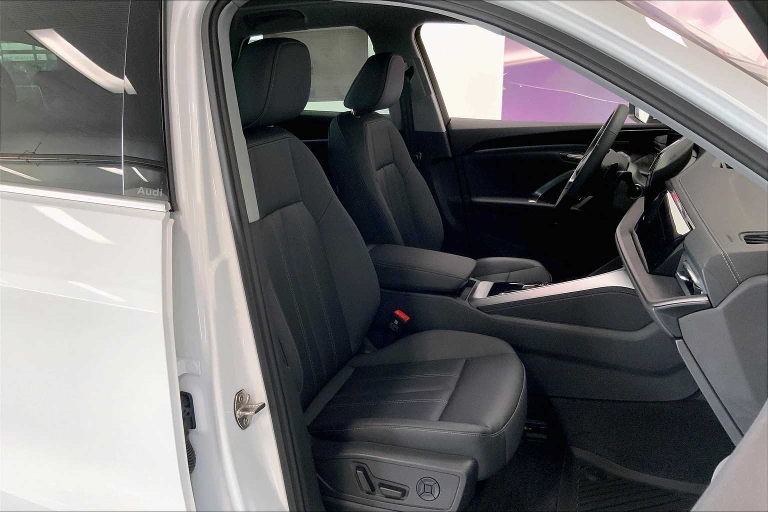 Thumbnail: 2025 Audi Q5 - 14