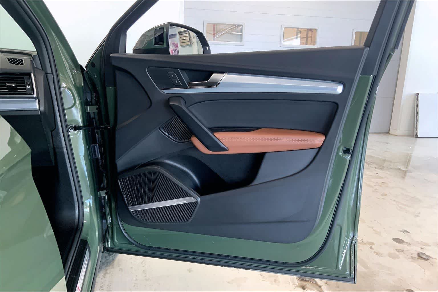 Thumbnail: 2025 Audi Q5 - 26