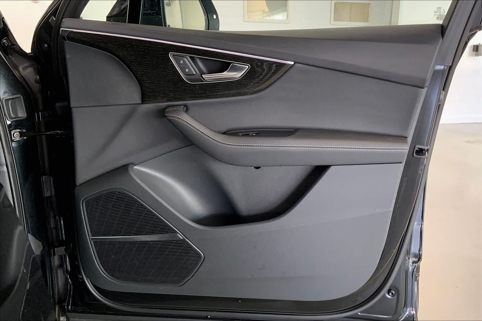 Thumbnail: 2025 Audi Q7 - 28