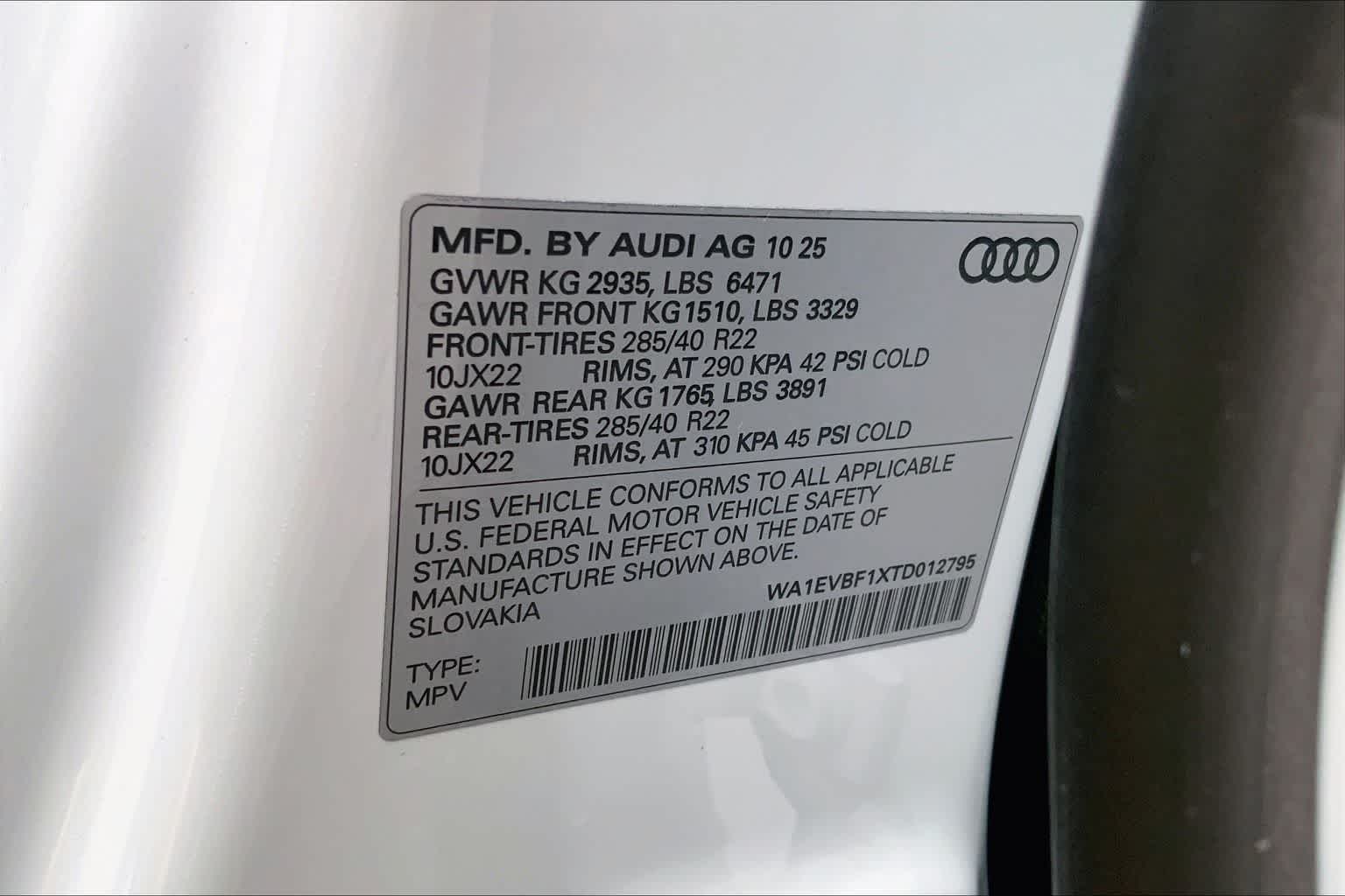 Thumbnail: 2026 Audi Q8 - 23