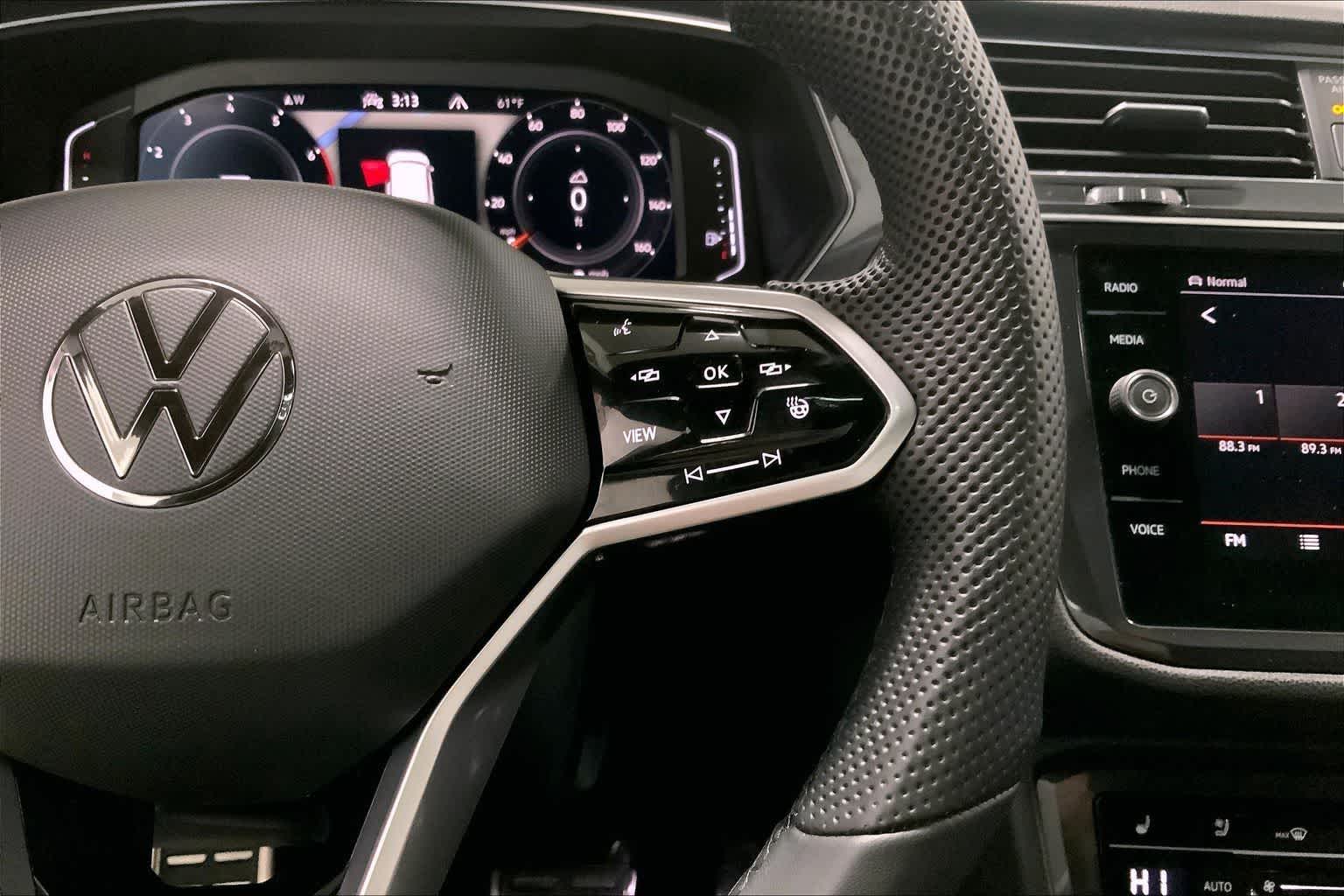 Thumbnail: 2022 Volkswagen Tiguan - 22