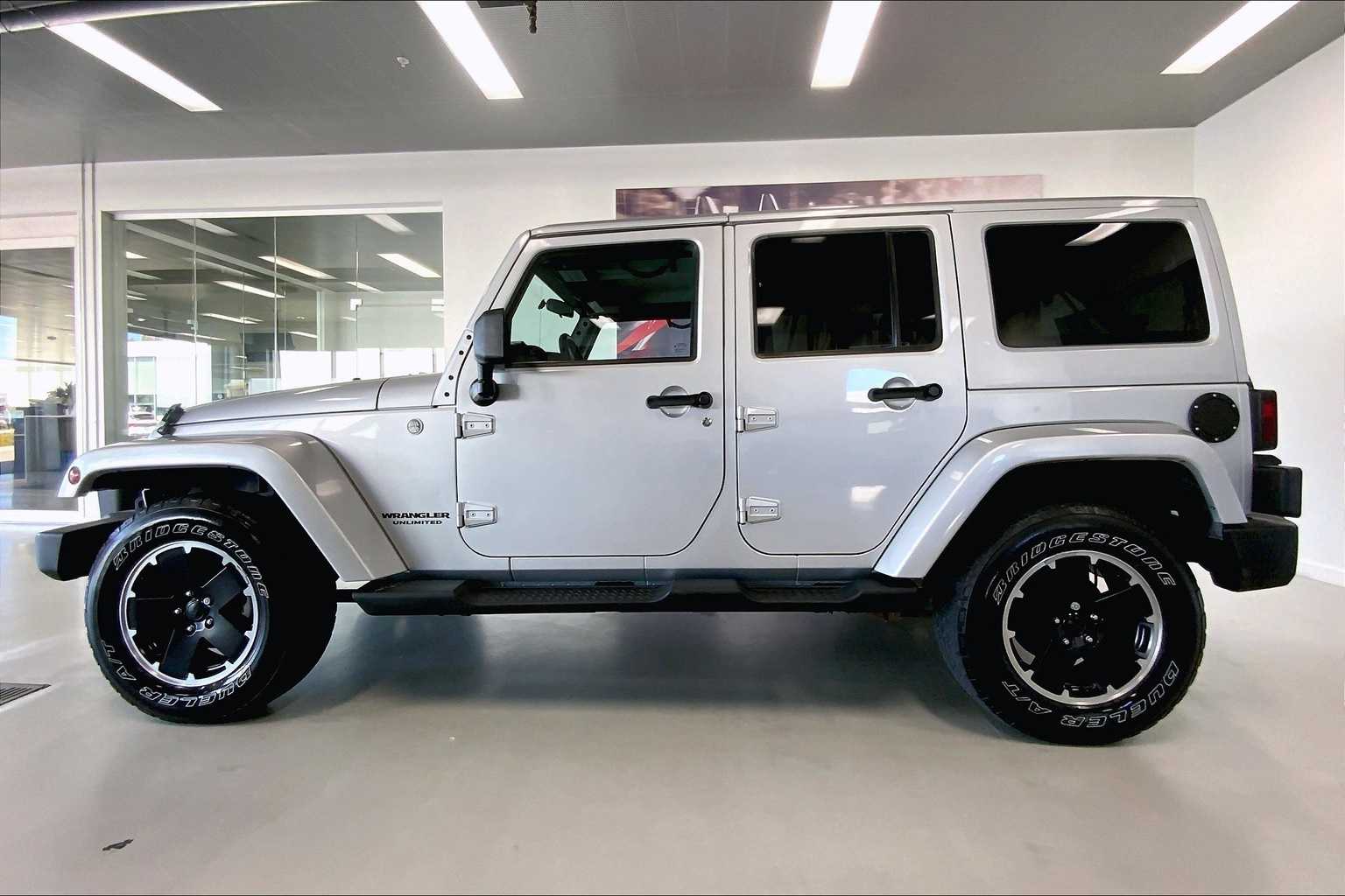 Thumbnail: 2012 Jeep Wrangler - 3