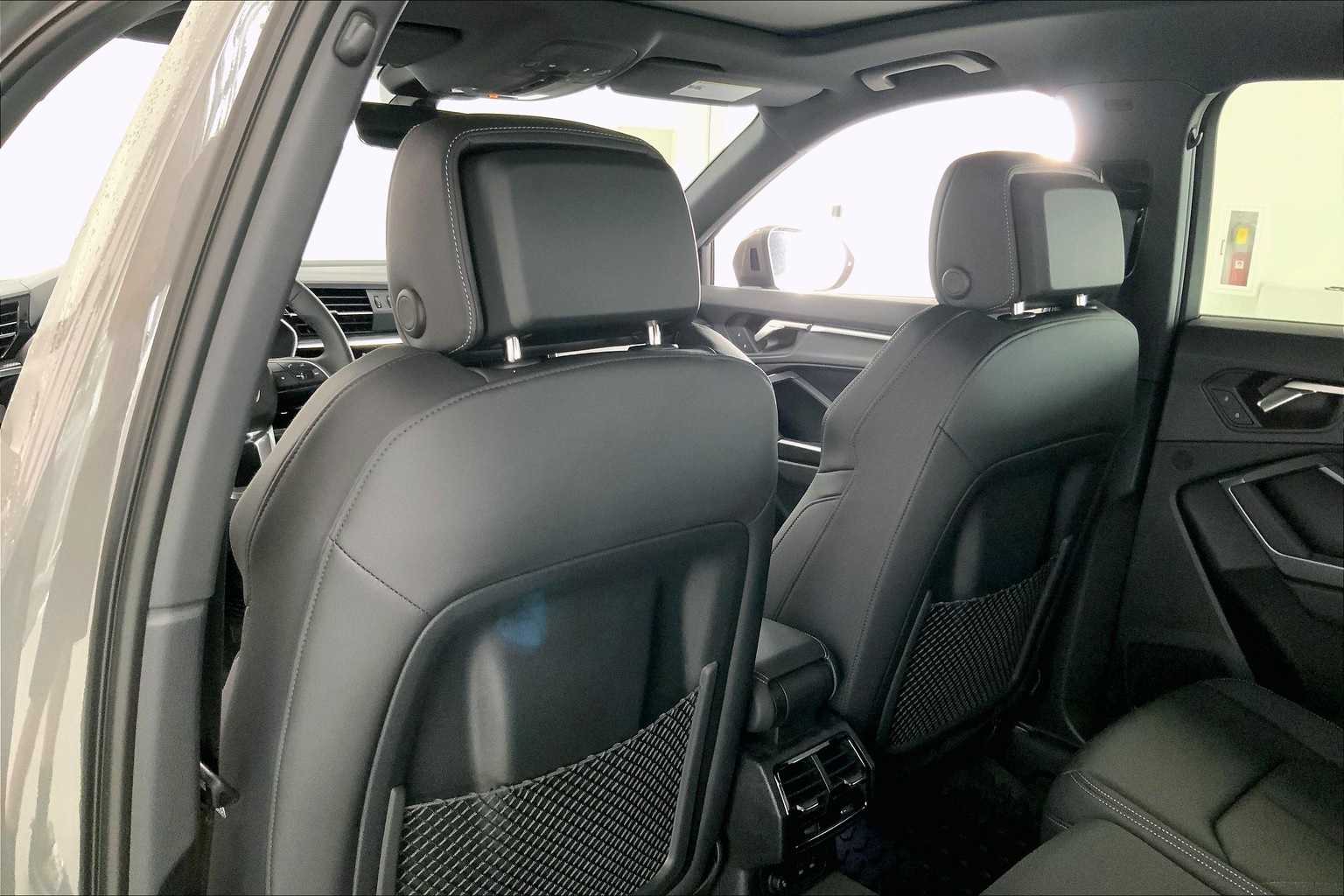 Thumbnail: 2025 Audi Q3 - 12