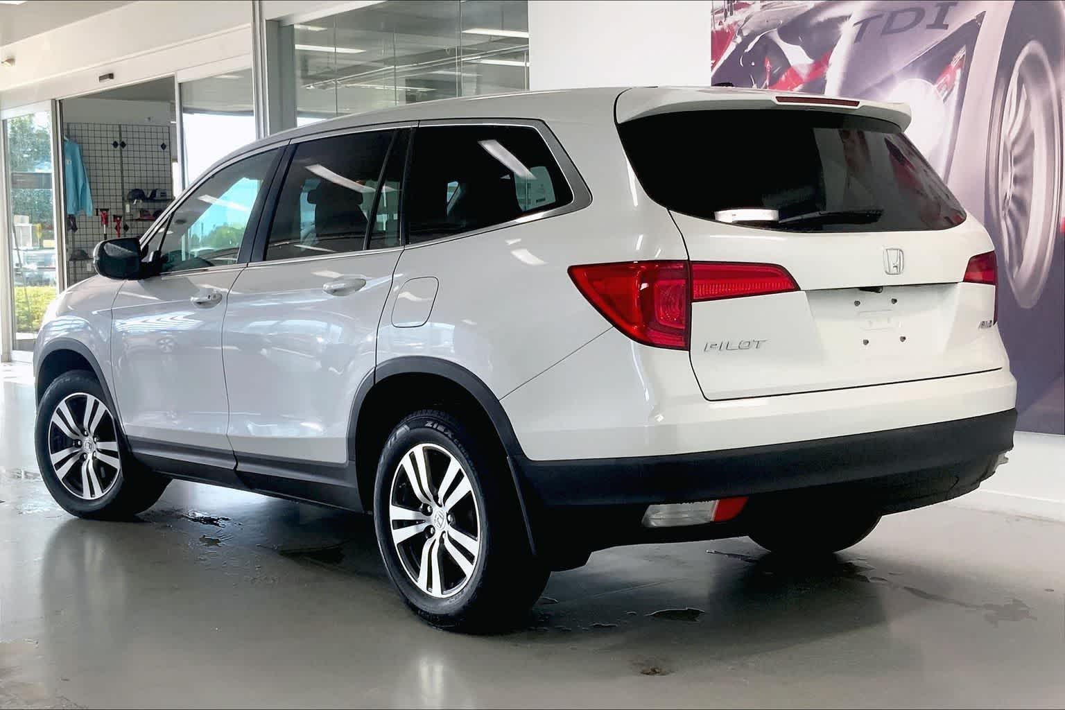 Thumbnail: 2016 Honda Pilot - 4