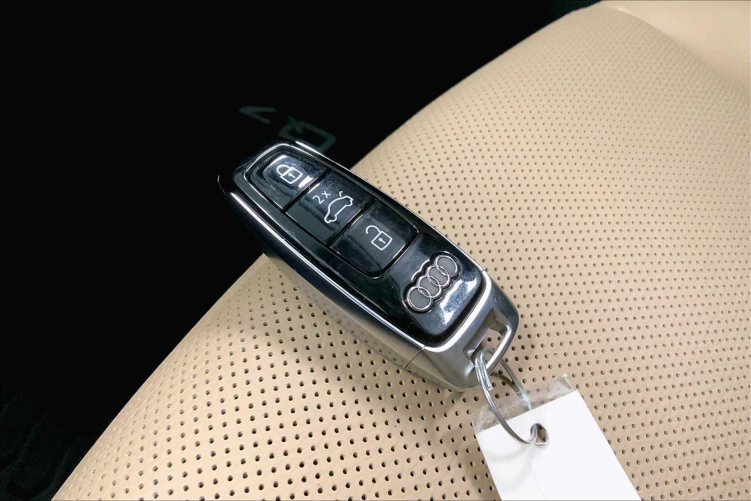 Thumbnail: 2025 Audi Q7 - 18