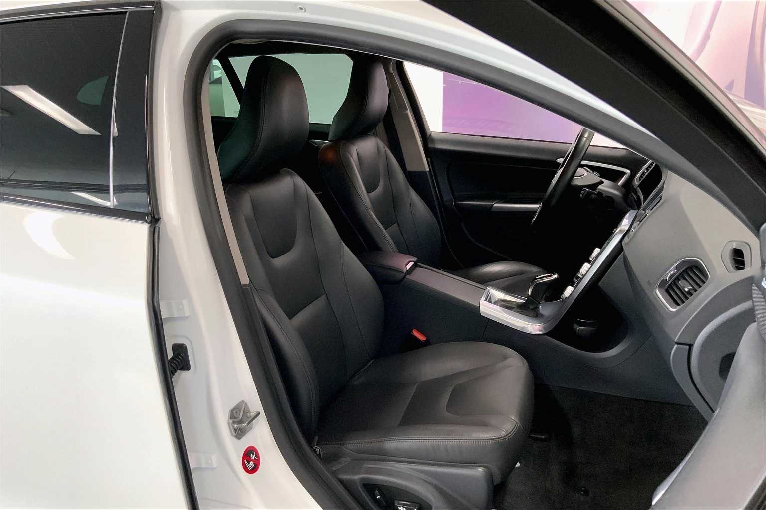 Thumbnail: 2018 Volvo S60 - 12
