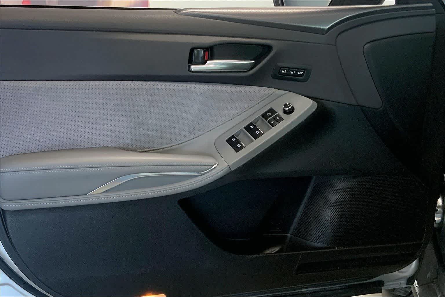 Thumbnail: 2020 Toyota Avalon - 24