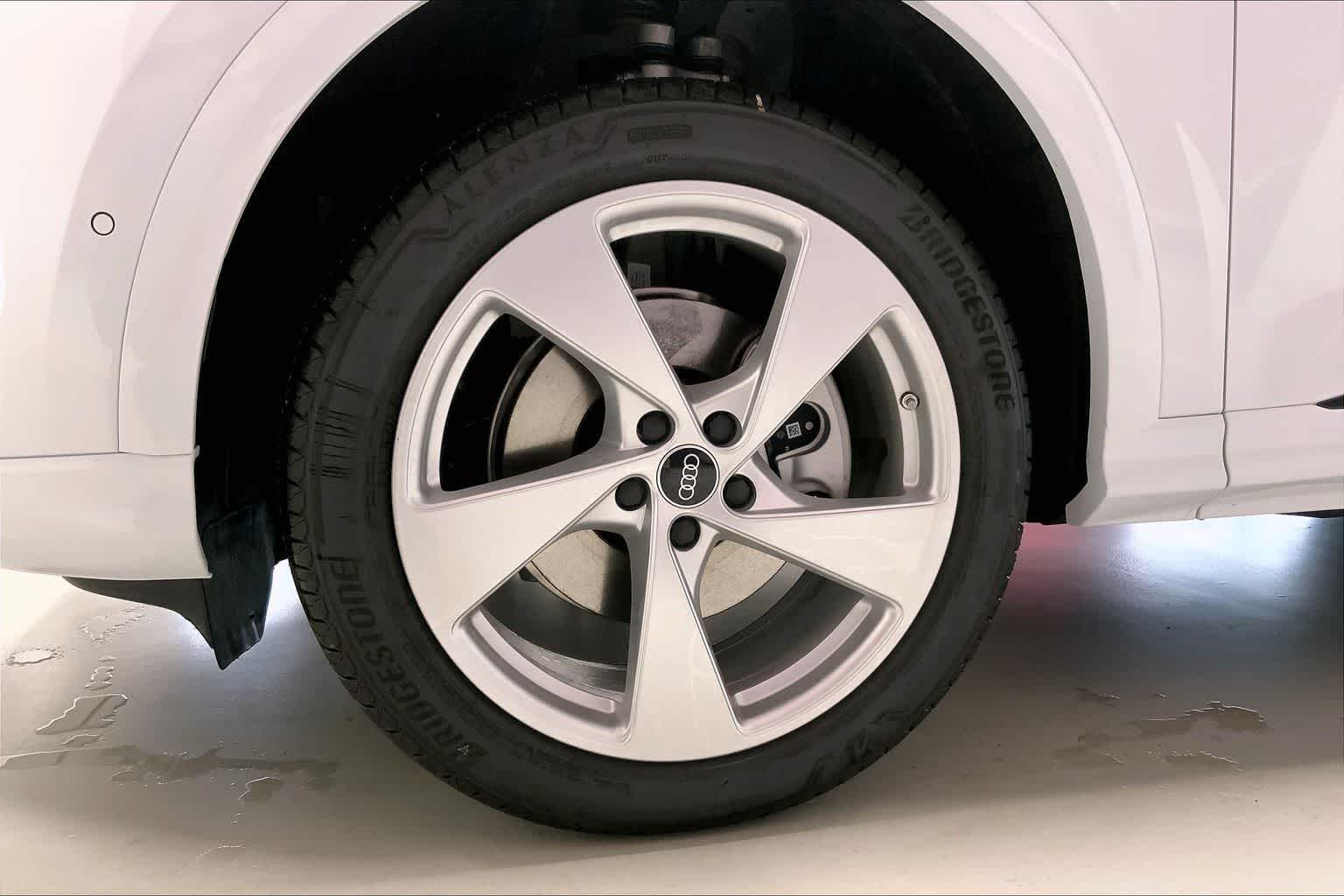 Thumbnail: 2025 Audi Q5 - 8