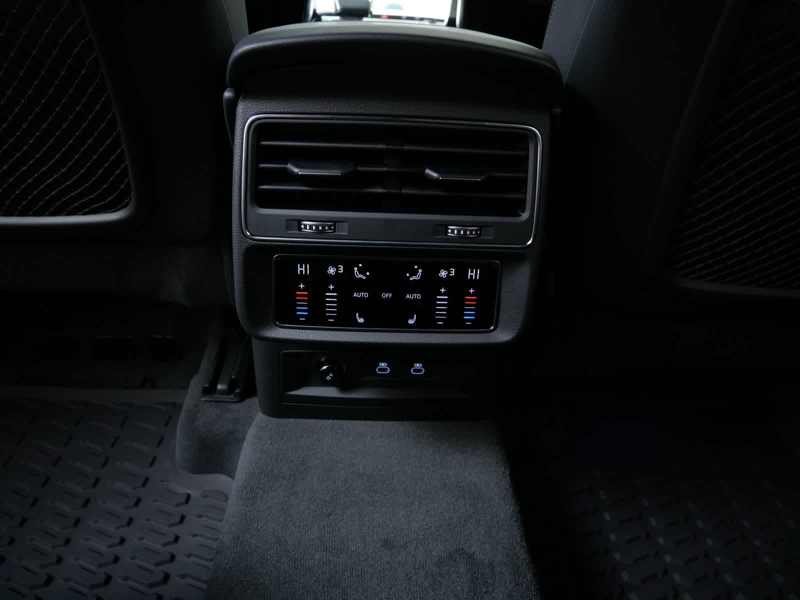 Thumbnail: 2026 Audi Q8 - 14