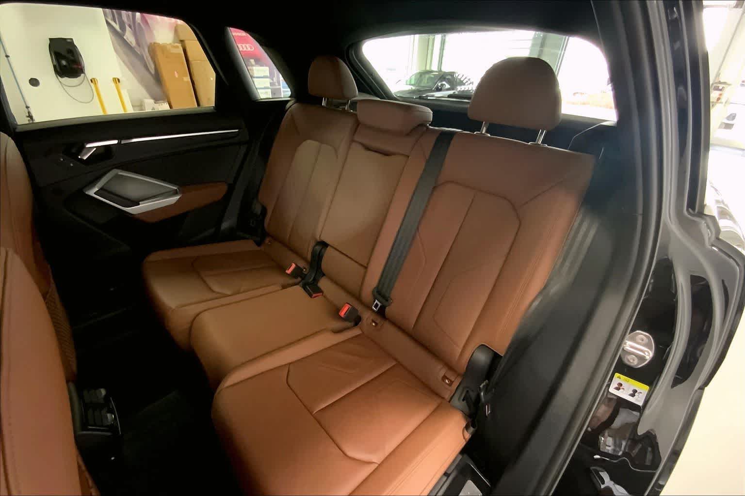 Thumbnail: 2020 Audi Q3 - 26