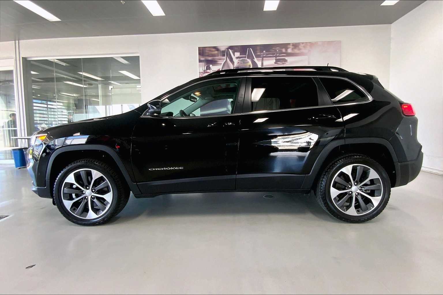 Thumbnail: 2022 Jeep Cherokee - 3