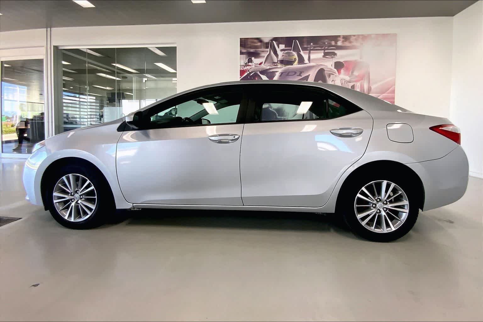 Thumbnail: 2015 Toyota Corolla - 3