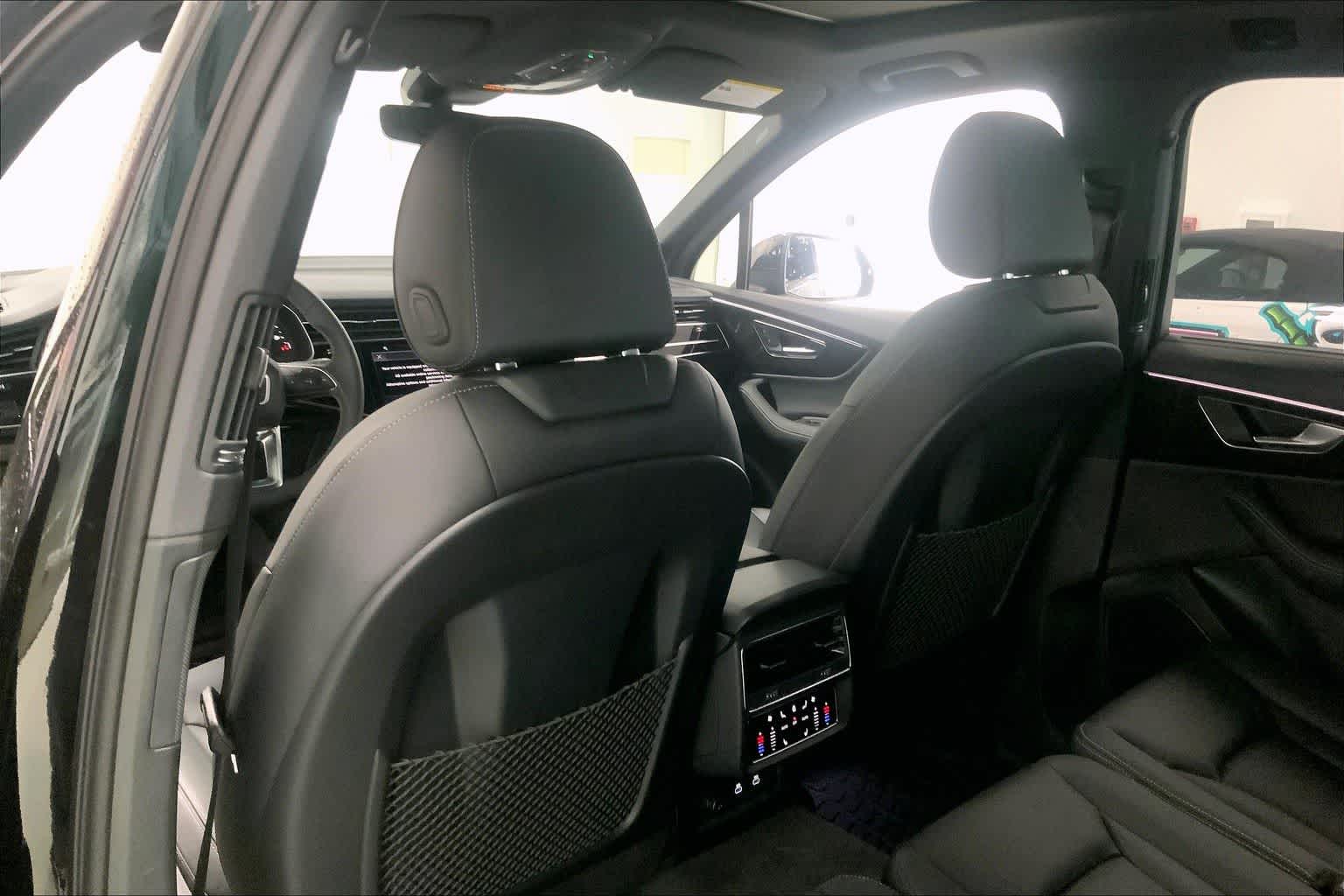 Thumbnail: 2026 Audi Q7 - 11