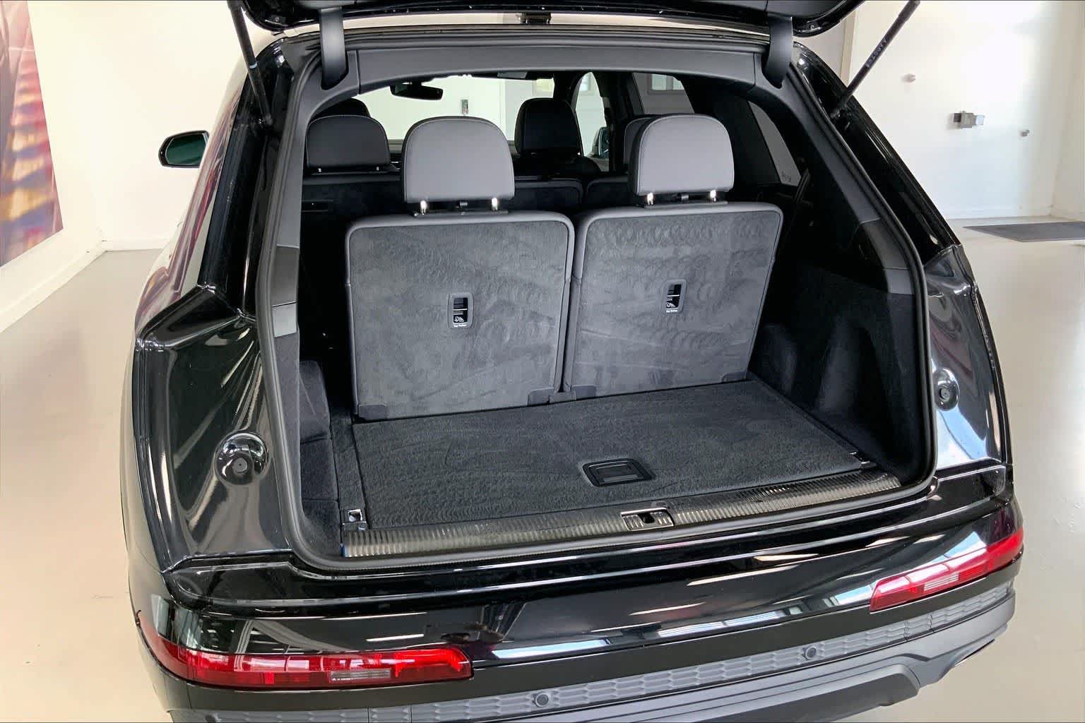 Thumbnail: 2025 Audi Q7 - 18