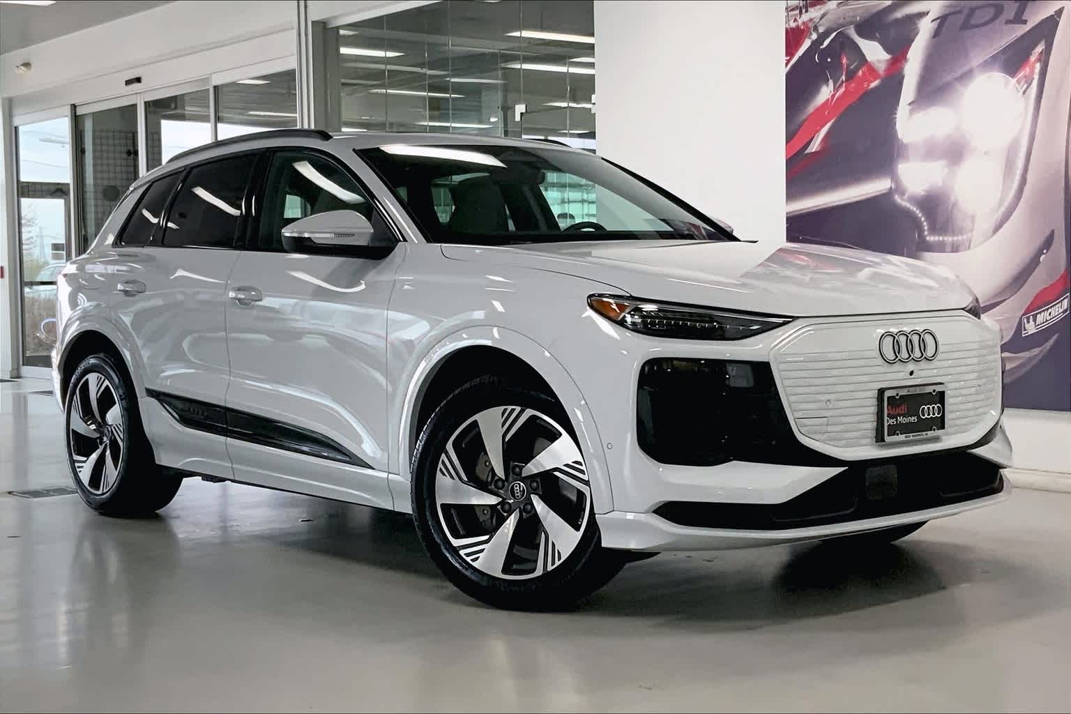 Thumbnail: 2025 Audi Q6 e-tron - 21