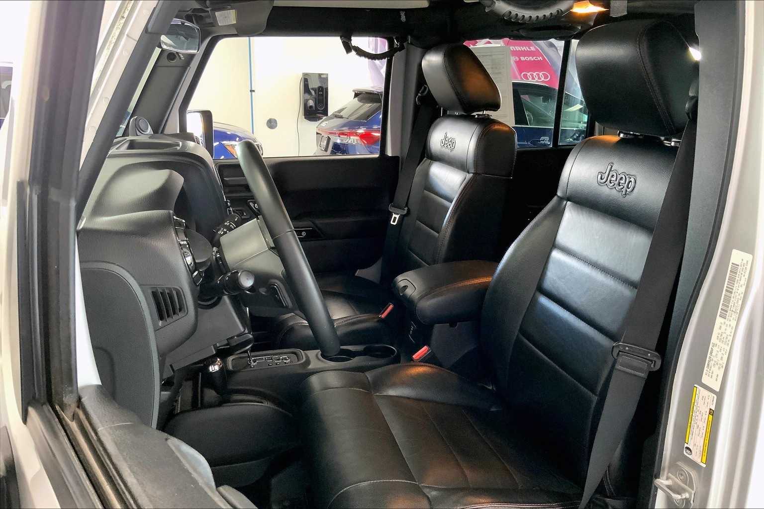 Thumbnail: 2012 Jeep Wrangler - 10