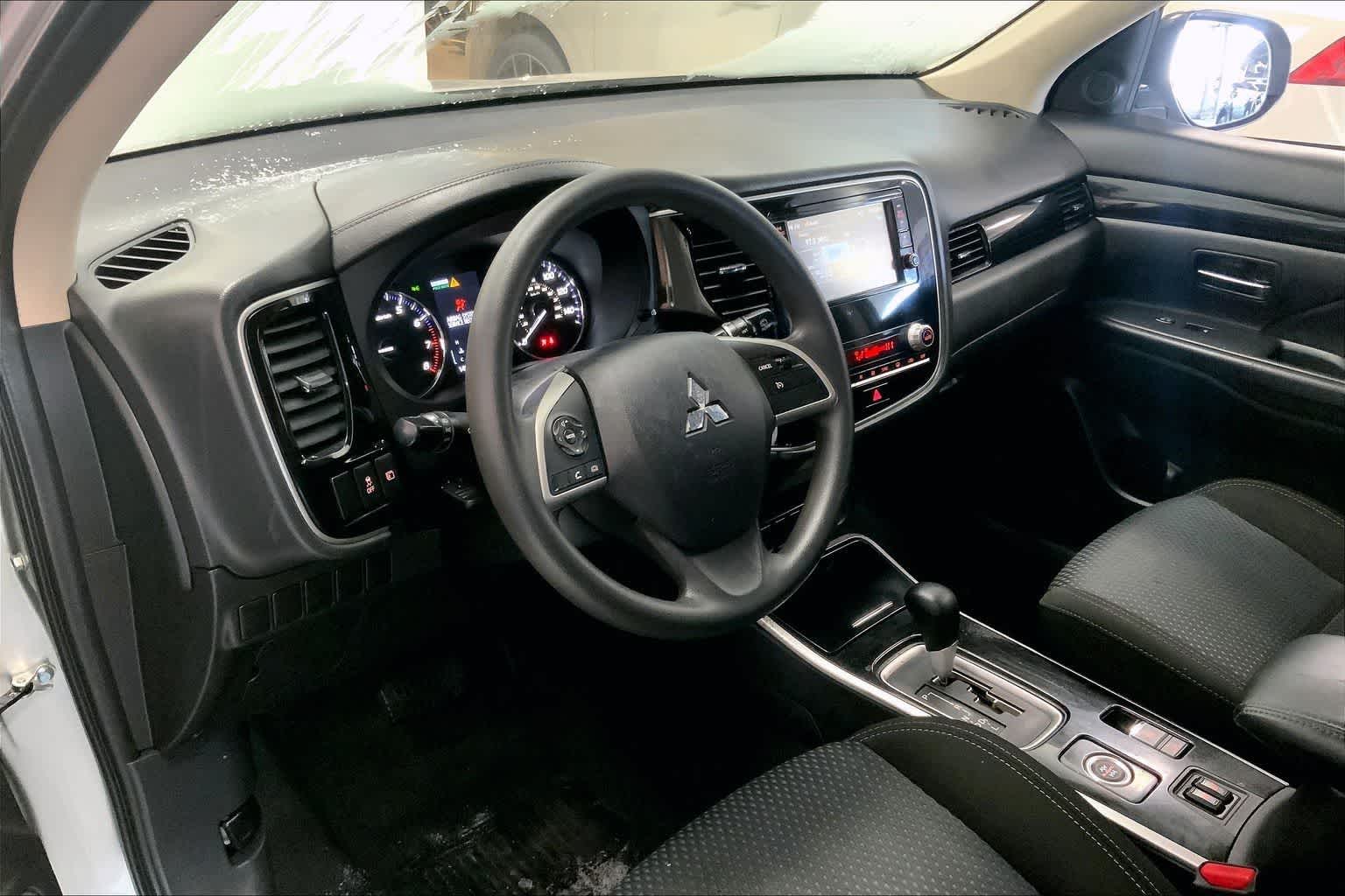 Thumbnail: 2020 Mitsubishi Outlander - 2